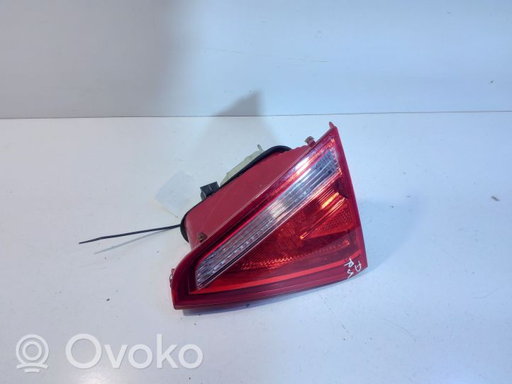 Audi A5 8T 8F Lampy tylnej klapy bagażnika 8T0945094