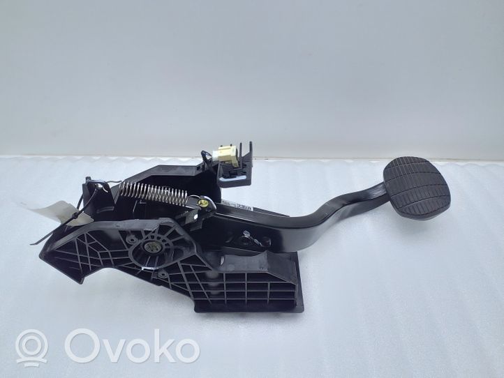 BMW 2 F45 Pedal de freno 6860675