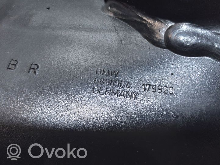 BMW 2 F45 Zwrotnica koła tylnego 6898964