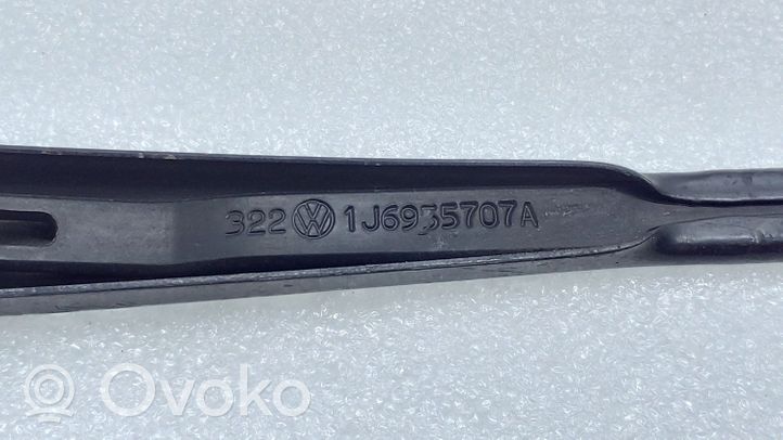 Volkswagen Golf IV Bras d'essuie-glace arrière 1J6955707A