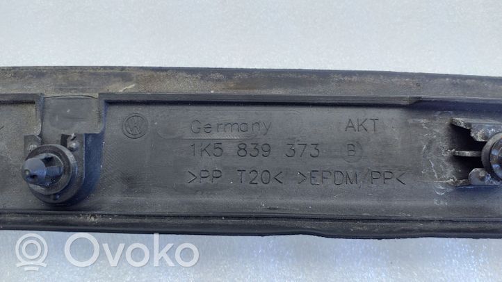 Volkswagen Jetta V Kita galinių durų apdailos detalė 1K5839373B