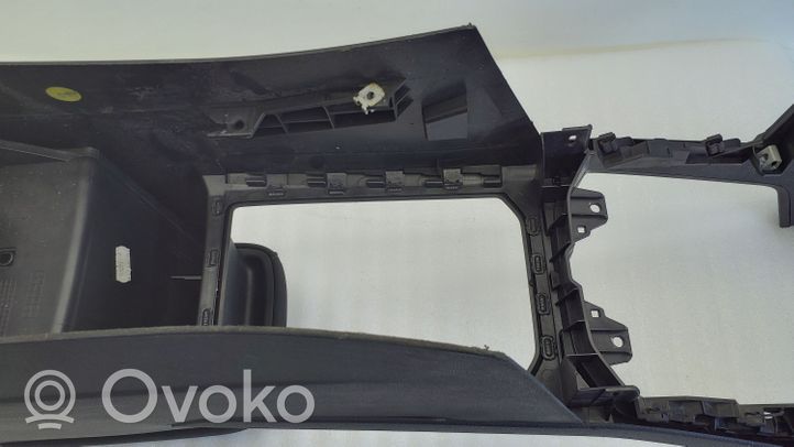 Volkswagen Golf Sportsvan Center console 