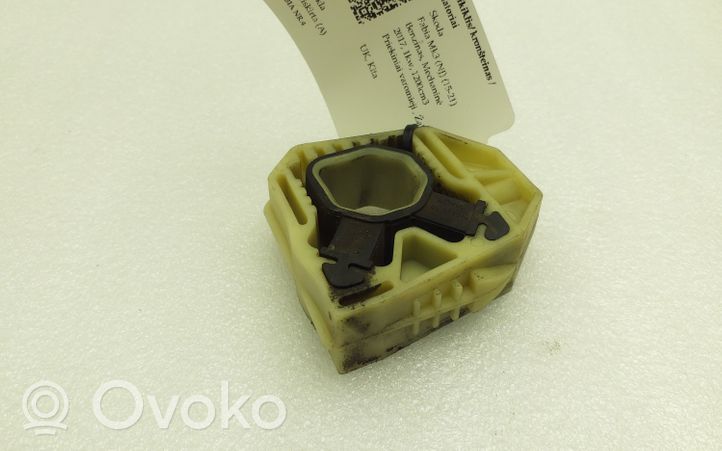 Skoda Fabia Mk3 (NJ) Fixation de radiateur 1K0121367G