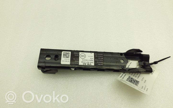 Skoda Fabia Mk3 (NJ) Rail de réglage hauteur de ceinture de sécurité 4M0857819A