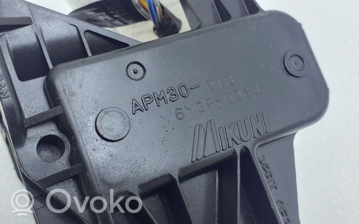 Mitsubishi L200 Akceleratoriaus pedalas APM30010
