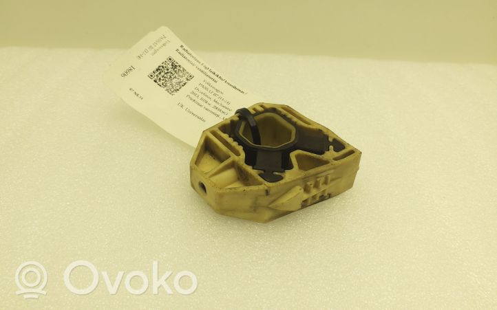 Volkswagen PASSAT B7 Soporte de montaje del radiador 1K0121367