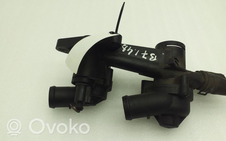 Volkswagen PASSAT B7 Boîtier de thermostat / thermostat 03C121118D