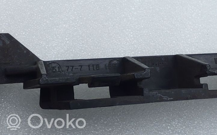 BMW 1 E81 E87 Supporto di montaggio del parafango 7118159