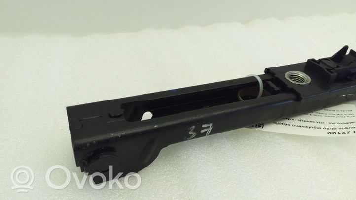 Volkswagen PASSAT B7 Rail de réglage hauteur de ceinture de sécurité 1T0857819B