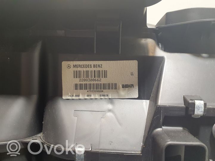 Mercedes-Benz CL C215 Salono oro mazgo plastikinis korpusas 2208300662