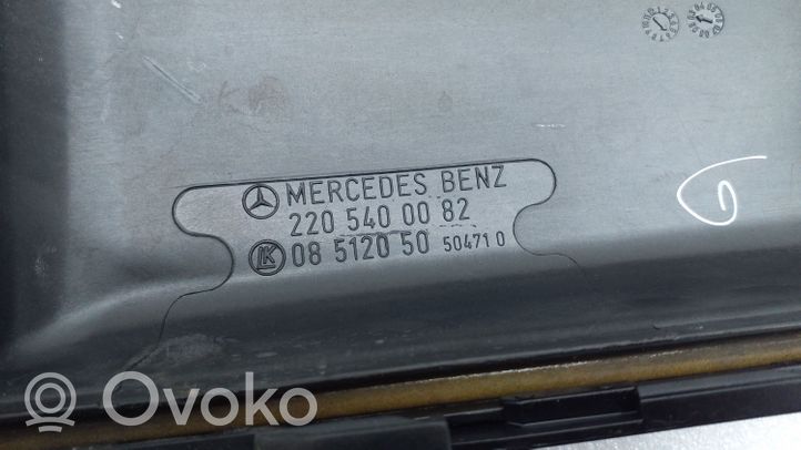 Mercedes-Benz CL C215 Pokrywa skrzynki bezpieczników 2205400082