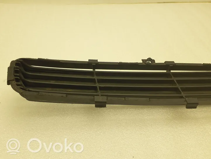 Volkswagen Touareg I Grille inférieure de pare-chocs avant 5311205050B