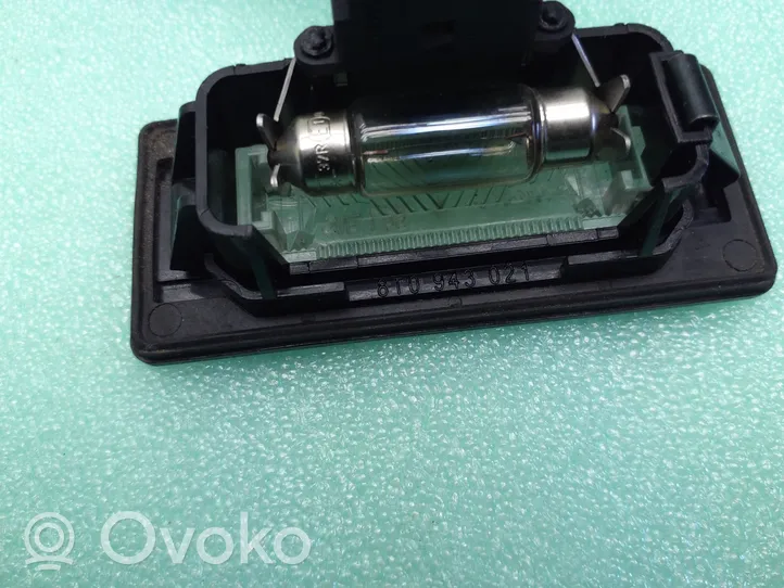 Audi A4 S4 B8 8K Lampa oświetlenia tylnej tablicy rejestracyjnej 8T0943021