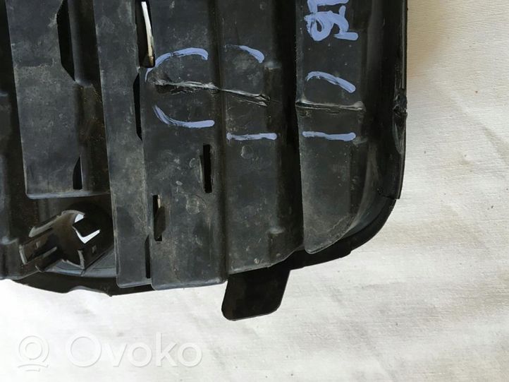 Volvo XC90 Etupuskurin alempi jäähdytinsäleikkö 31383442