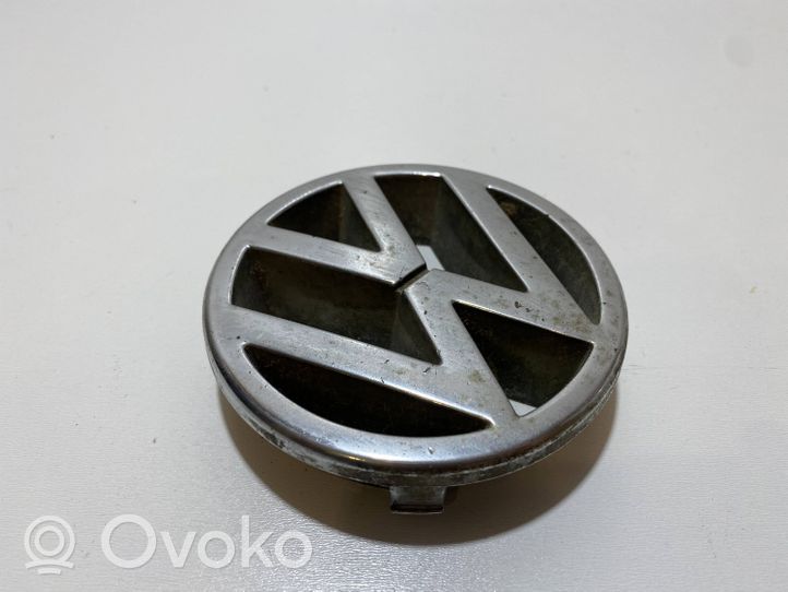 Volkswagen Golf III Logo, emblème, badge 321853601B