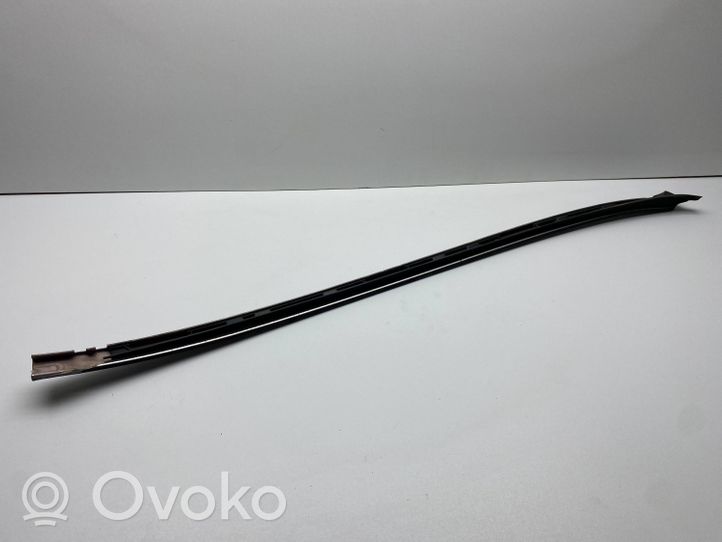 Mercedes-Benz C W204 Windshield trim 0800023