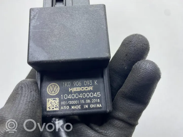 Volkswagen PASSAT CC Fuel pump relay 1K0906093K