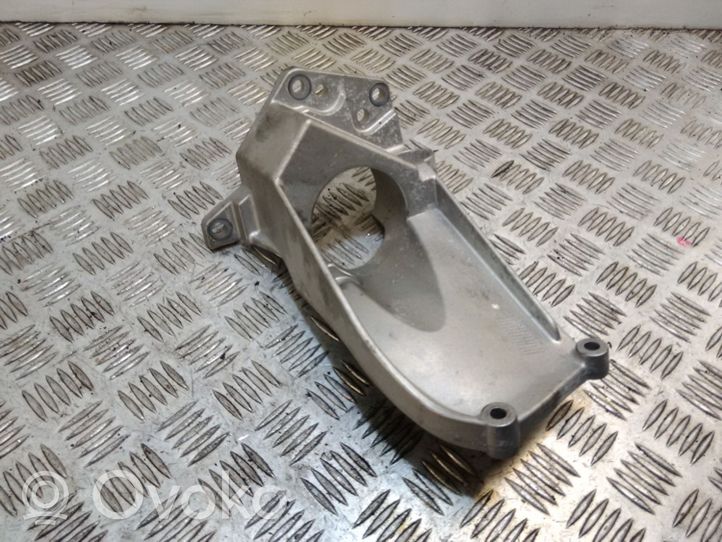 Volvo XC60 Supporto di montaggio scatola del cambio 31370633