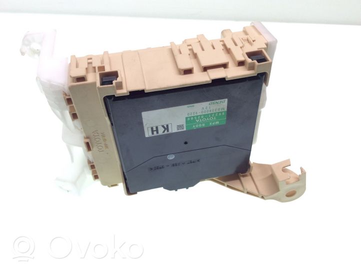 Toyota Auris E180 Module confort 8273012X8