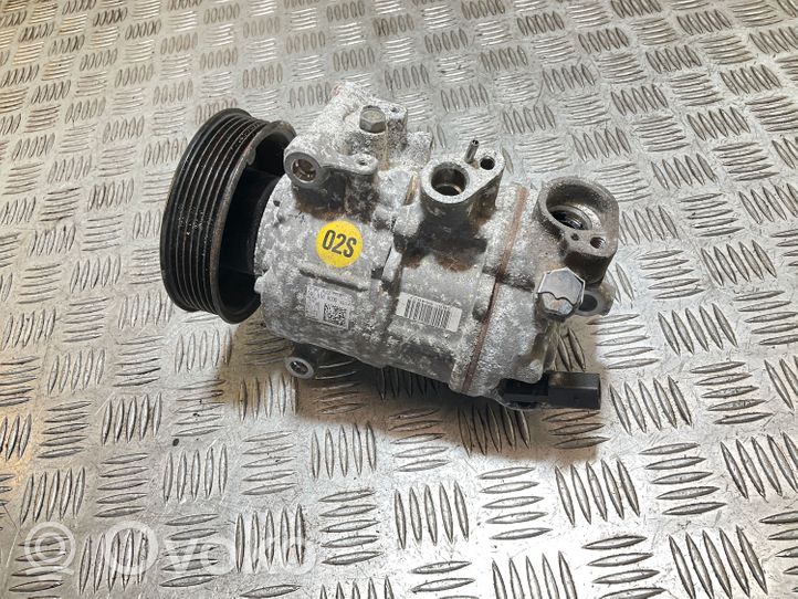 Audi Q2 - Ilmastointilaitteen kompressorin pumppu (A/C) 5Q0816803D