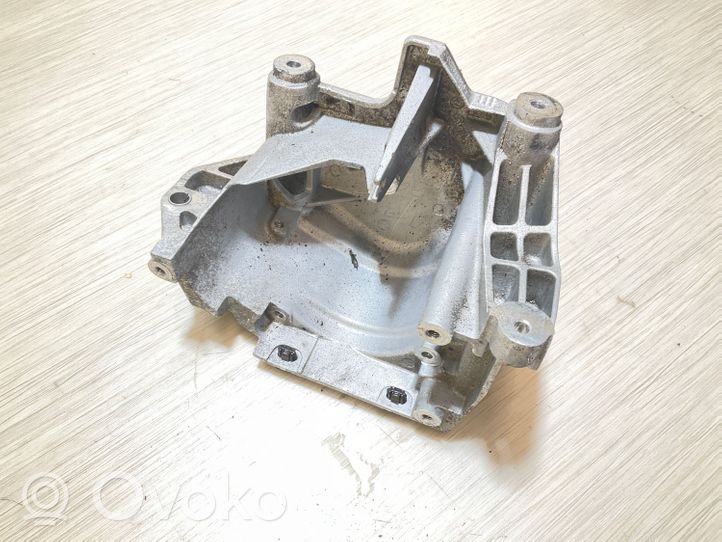 Ford Focus ST Dzinēja nostiprināšanas stiprinājums-kronšteins 9804498180