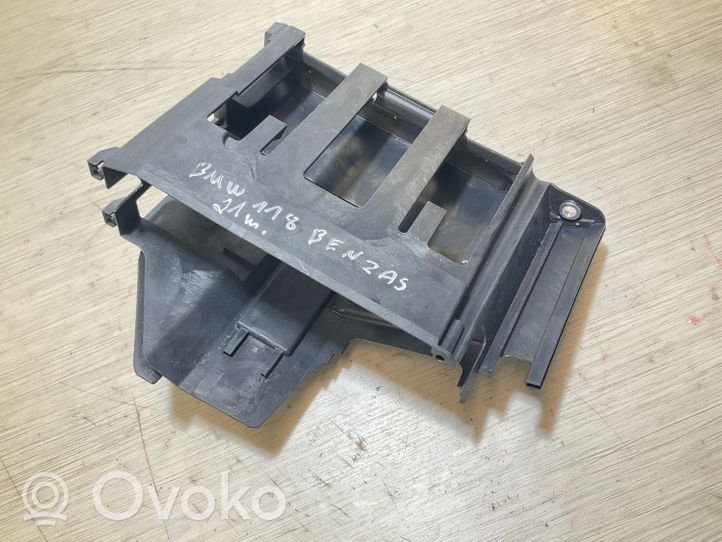 BMW 1 F40 Dangtelis saugiklių dėžės 586509