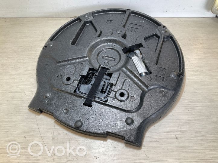 Audi Q3 F3 Įrankių komplektas 83A012109F