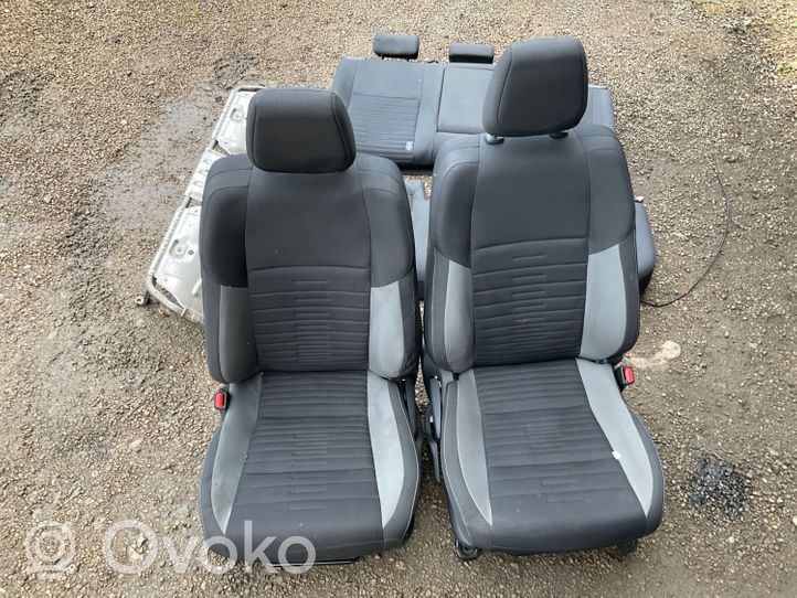 Toyota Auris E210 Seat set 