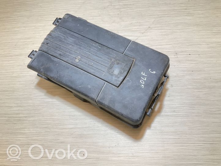 Volkswagen Jetta V Battery box tray cover/lid 1K0915443A