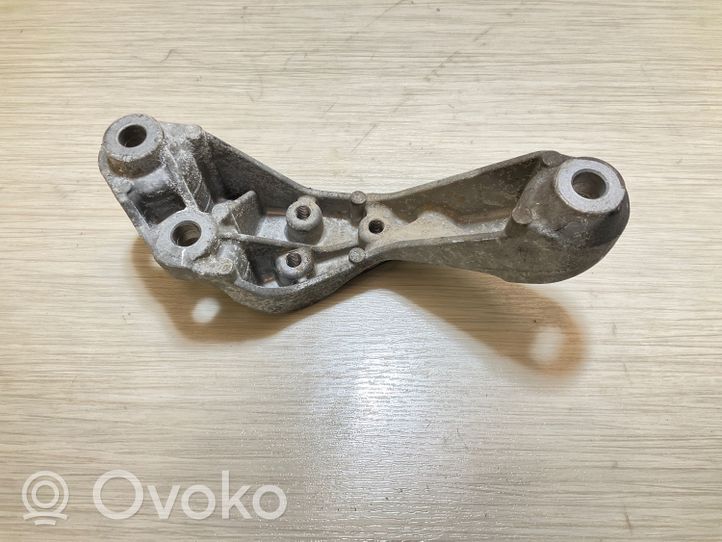 Opel Mokka X Engine mounting bracket 