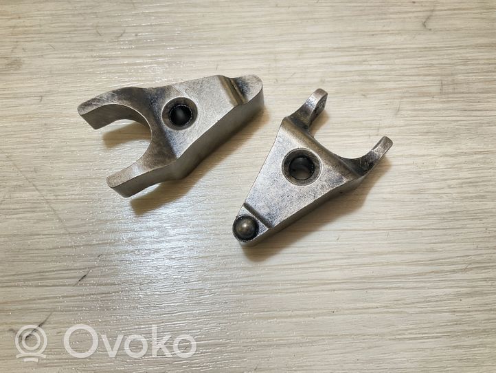 Toyota Corolla Verso AR10 Support de pince d'injecteur de carburant 