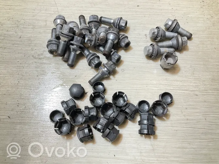 Volvo XC40 Nuts/bolts 