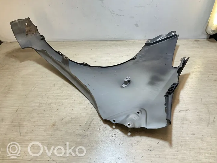 Toyota Yaris Błotnik przedni 