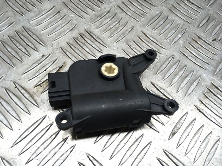 Volkswagen Tiguan Air flap motor/actuator 0132801362