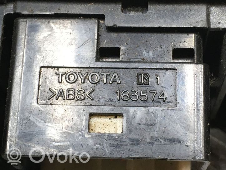 Toyota Corolla E120 E130 Przycisk / Pokrętło regulacji świateł 183574