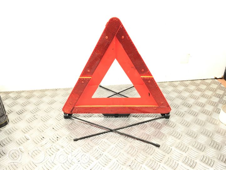 Audi A6 S6 C6 4F Triangle d'avertissement E1327R030003