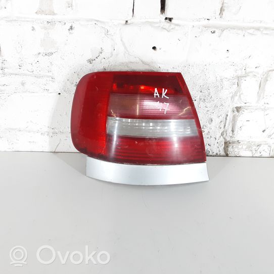 Audi A4 S4 B5 8D Lampa tylna 289921