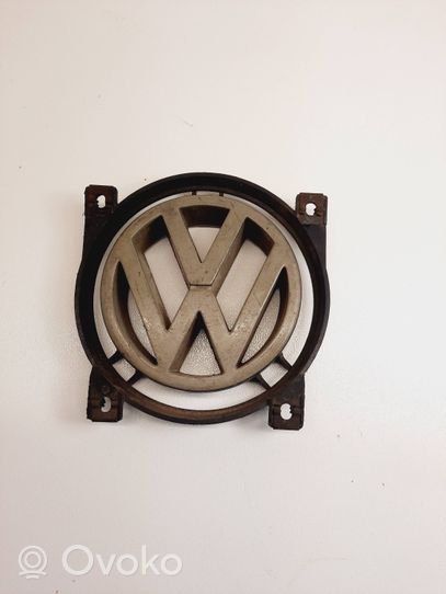 Volkswagen PASSAT B3 Mostrina con logo/emblema della casa automobilistica 357853601