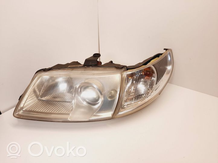 Saab 9-5 Lampa przednia 89008300