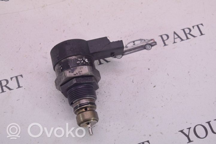 BMW 5 F10 F11 Regulator ciśnienia paliwa 0281002949