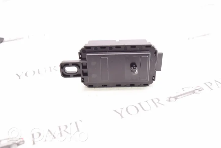 BMW X3 G01 Centrālās atslēgas vadības bloks 6844045