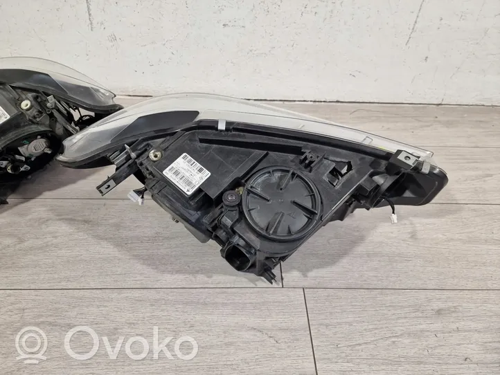 BMW 4 F32 F33 Priekinių žibintų komplektas 