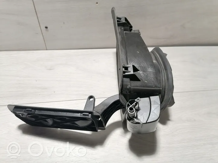 BMW X1 F48 F49 Polttoainesäiliön korkin suoja 7359171