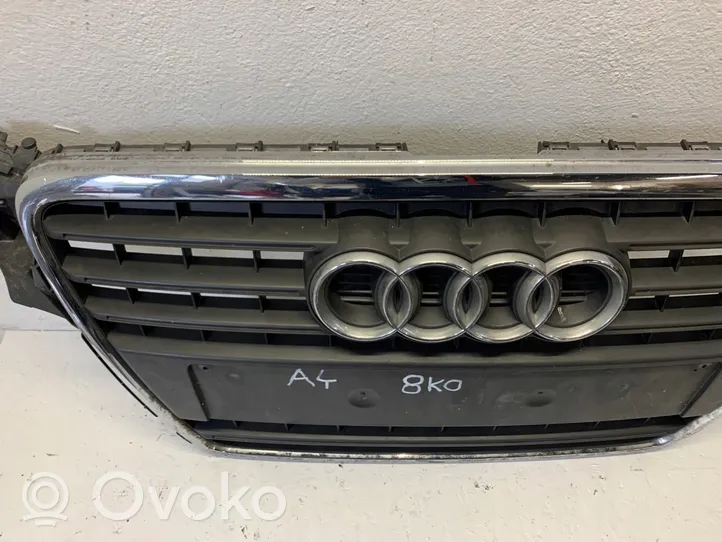 Audi A4 S4 B8 8K Etupuskurin ylempi jäähdytinsäleikkö 