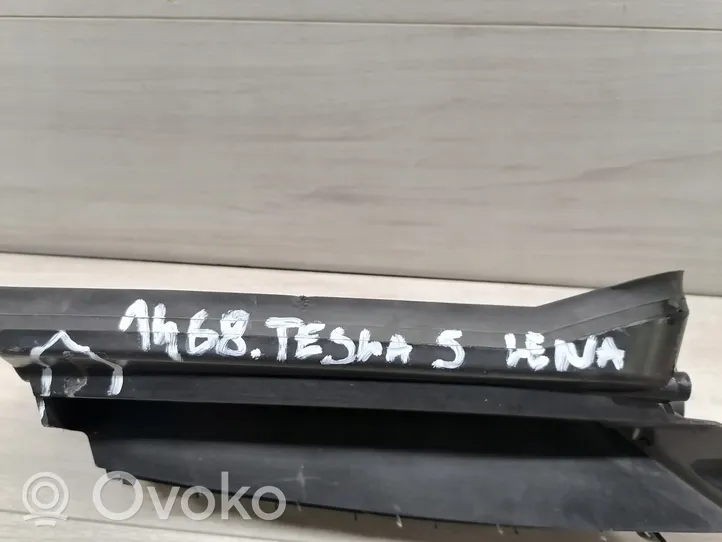 Tesla Model S Välijäähdyttimen ilmanohjauksen ilmakanava 105785100H