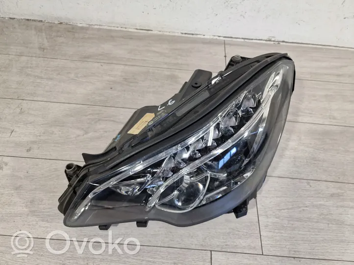 Mercedes-Benz E C207 W207 Faro delantero/faro principal A2079063900