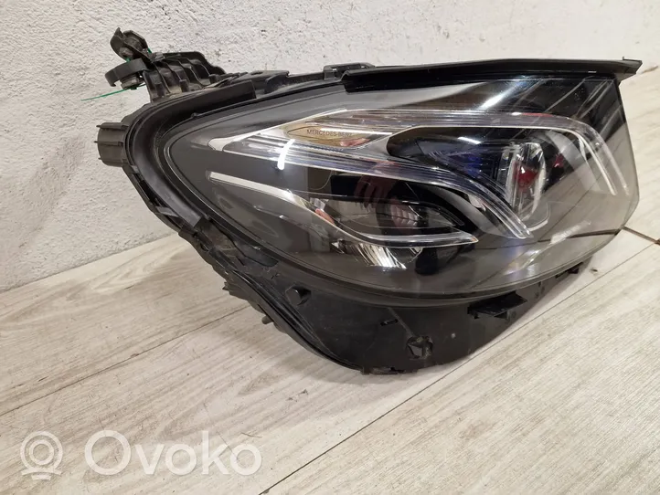 Mercedes-Benz E W213 Lampa przednia A2139064804KZ