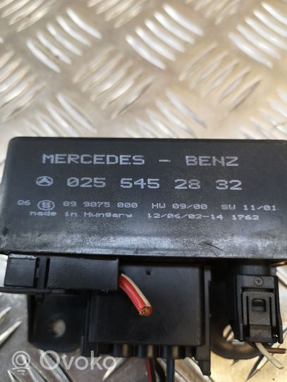 Mercedes-Benz Vaneo W414 Hehkutulpan esikuumennuksen rele 0255452832