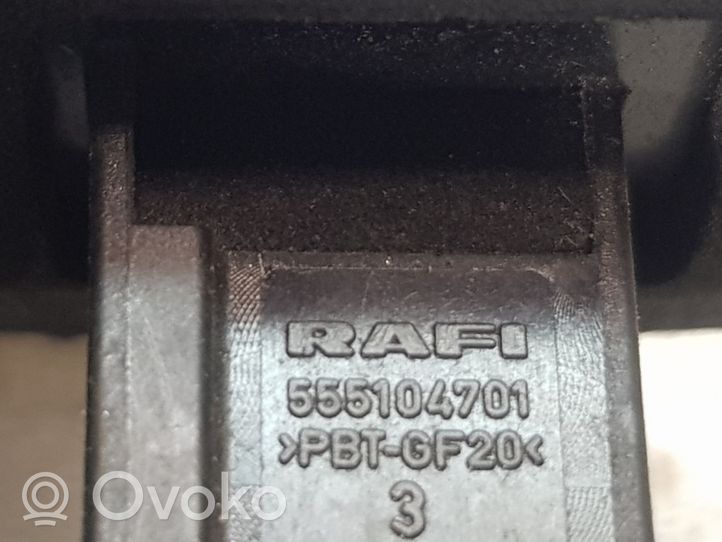 Opel Insignia A Przełącznik / Przycisk otwierania klapy bagażnika 555104701