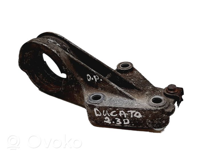 Fiat Ducato Staffa del cuscinetto di supporto dell’albero di trasmissione 504105912